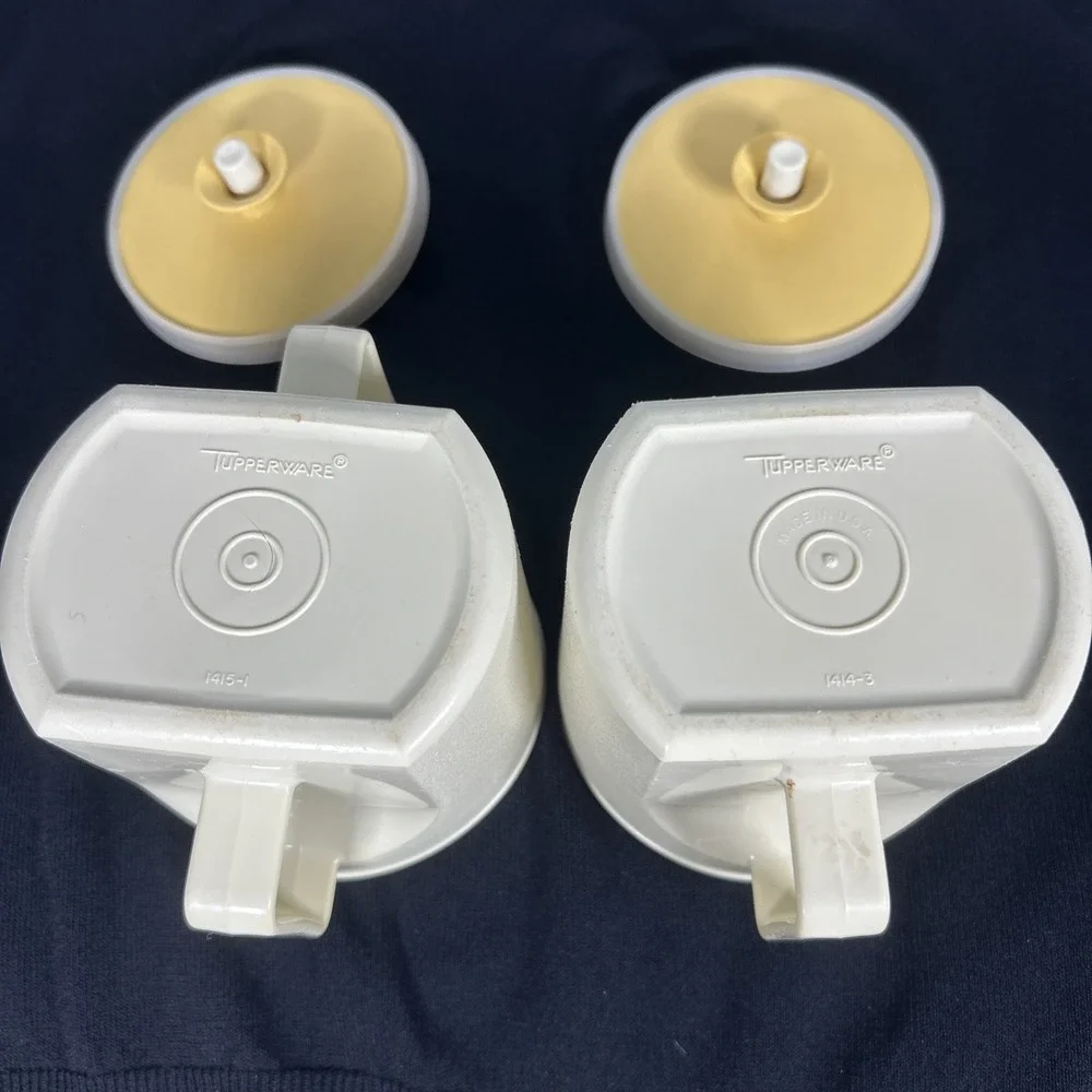 Tupperware Almond Creamer And Sugar Set 1414-3 &‎ 1415-1 Vacuum Seal Yellow Lids